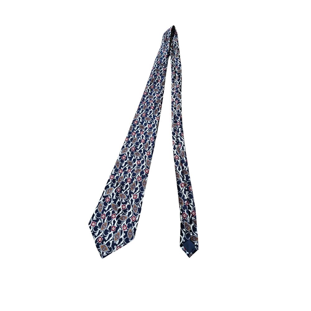 Hermès silk tie with a classic geometric pattern